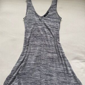 Dynamite Heathered Gray V-Neck Sleeveless Midi Dress